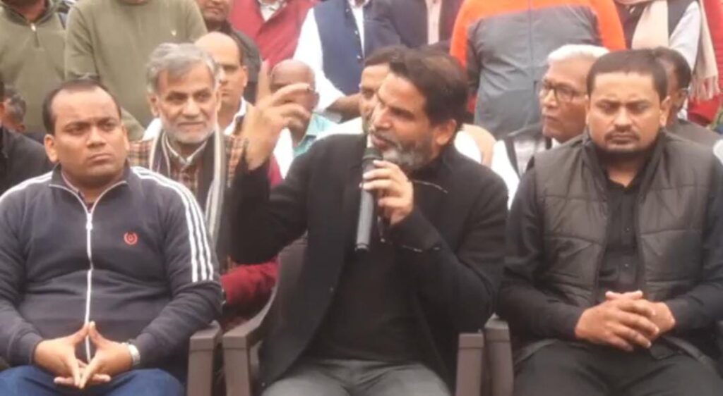 हम अभ्यर्थियों को छोड़कर नहीं भागे थे हम वहां नहीं थे,छात्रों के आरोप और प्रशासन से बोले प्रशांत किशोर 1 1000452829