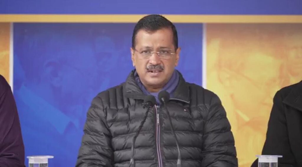 पुजारियों और गुरुद्वारे में काम कर रहे ग्रंथियों को 18 हजार रुपये प्रति माह देगी आप सरकार,केजरीवाल ने किया बड़ा ऐलान 1 1000452859