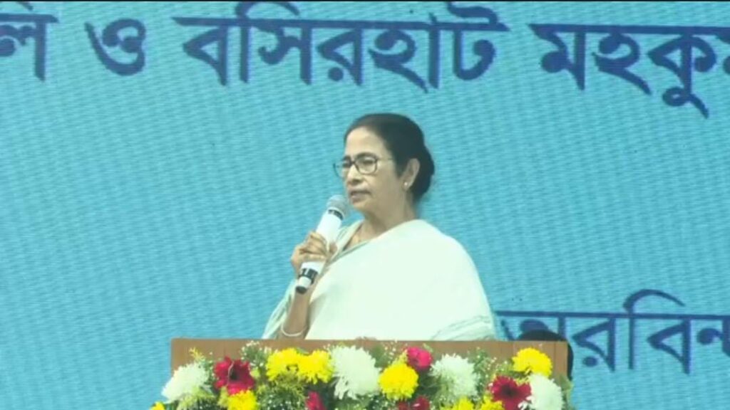 संदेशखाली में आज विपक्ष पर जमकर बरसी ममता बनर्जी,बोलीं-BJP का पैसा मत लेना 1 1000452968