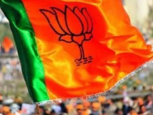 यूपी में दलित चेहरे पर दांव लगा सकती है बीजेपी!विधानसभा चुनाव से पहले कर सकती है नया प्रयोग! 1 1000456318
