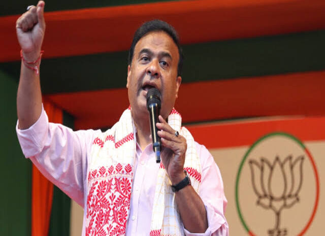  असम के मुख्यमंत्री हिमंत विस्व शर्मा ने दिया बड़ा बयान,कांग्रेस लिखकर दे तो गोमांस पर लगा दूंगा प्रतिबंध