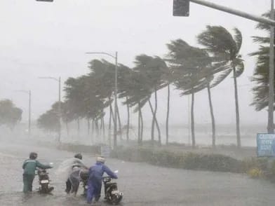  कई राज्यों में शुरू हुई जोरदार बारिश,चक्रवाती तूफान फेंगल का दिखने लगा असर