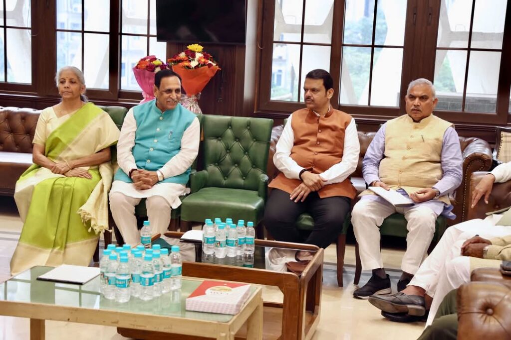 एकनाथ शिंदे कभी भी अब महाराष्ट्र के नहीं बनेंगे CM,संजय राउत ने आज बोला हमला 1 IMG 20241204 WA0025 1