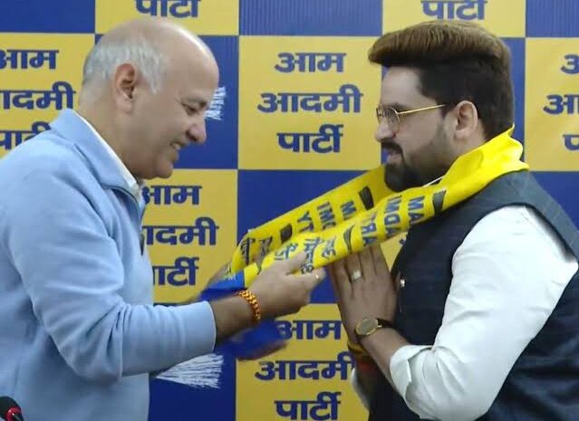  चुनाव से पहले दिल्ली में बीजेपी को लगा झटका,प्रवेश रतन ने ज्वाइन की आम आदमी पार्टी
