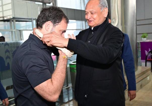  ट्रेनिंग कैंप में शामिल होने के लिए जयपुर पहुंचे राहुल गांधी,पूर्व मुख्यमंत्री अशोक गहलोत ने एयरपोर्ट पर किया स्वागत