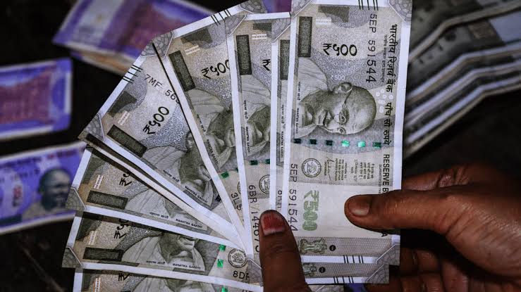  ये सब स्मॉल कैप म्यूचुअल फंड ने एक साल में दिया बंपर रिटर्न,1 लाख का बना दिया डेढ़ लाख से अधिक