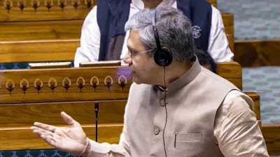  रेलवे के निजीकरण वाले प्रश्न पर भड़के अश्विनी वैष्णव,कहा-ये संभव हीं नहीं है ऐसा हो हीं नहीं सकता है..