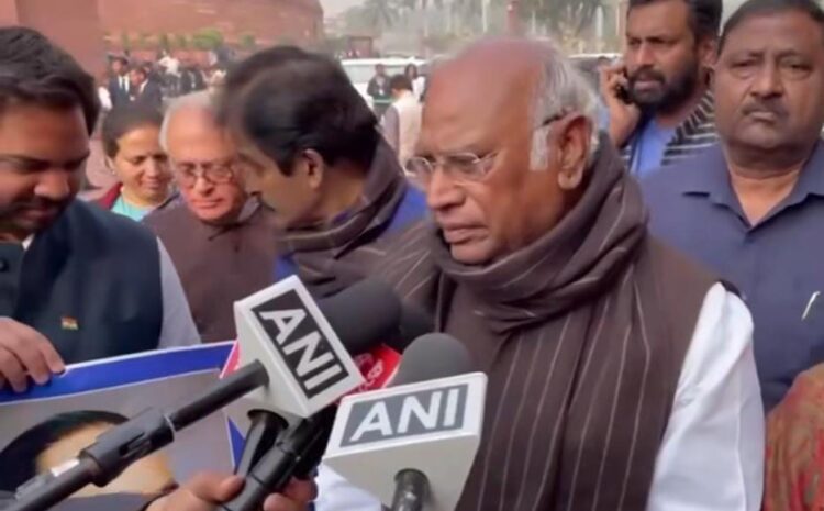  अमित शाह देश से माफी मांगें और अपने पद से इस्तीफा दें,राज्यसभा में बोले मल्लिकार्जुन खरगे