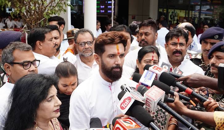  ये वही कांग्रेस है जिसने बाबा साहेब अंबेडकर को सम्मान देना जरूरी नहीं समझा,शाह के बचाव में उतरे चिराग पासवान