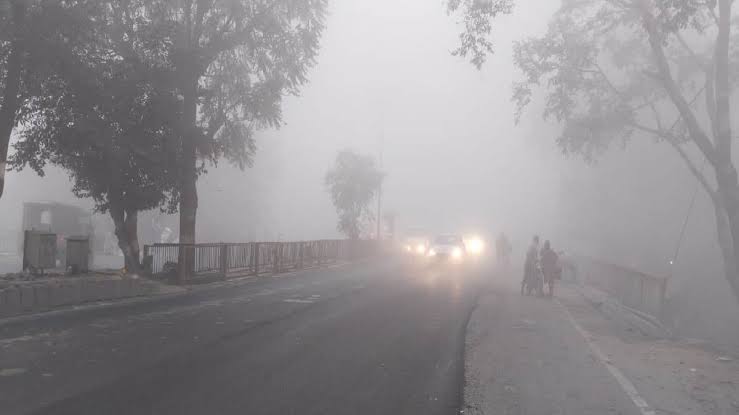  घने कोहरे और प्रदूषण का दिखने लगा अटैक,ठंड ने दी जोरदार दस्तक