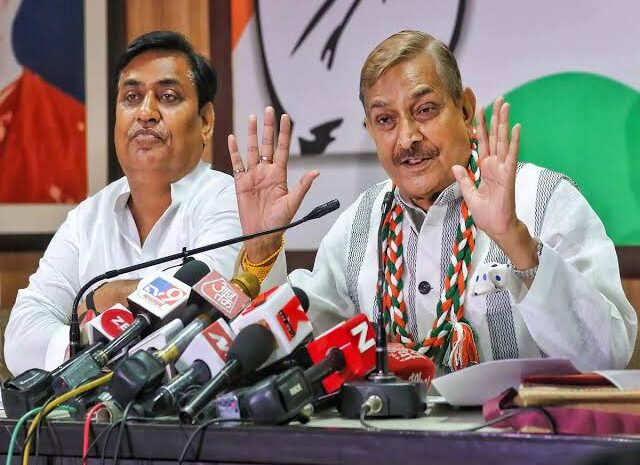  कांग्रेस सांसद ने बीजेपी पर लगा दी बड़ा आरोप,तो वहीं केजरीवाल ने कहा-भाजपा ने लोकतंत्र का मजाक बना दिया है