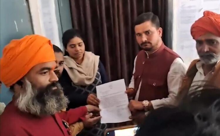  अमेठी में मिला 120 साल पुराना मंदिर,पूजा-पाठ शुरू कराने के लिए प्रशासन से लोगों ने की मांग