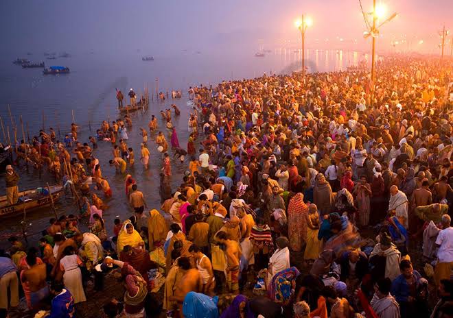  अगर हिंदू भाइयों को एतराज है तो न लगाएं कुंभ में दुकानें,महाकुंभ को लेकर मौलाना ने कह डाली बड़ी बात!