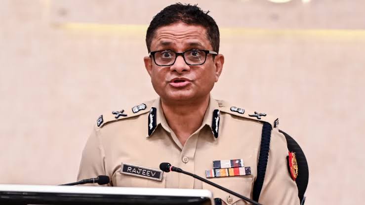  हम बांग्लादेश की स्थिति पर नजर रख रहे हैं,घुसपैठ रोकने की जिम्मेदारी बीएसएफ पर है-बोले डीजीपी राजीव कुमार
