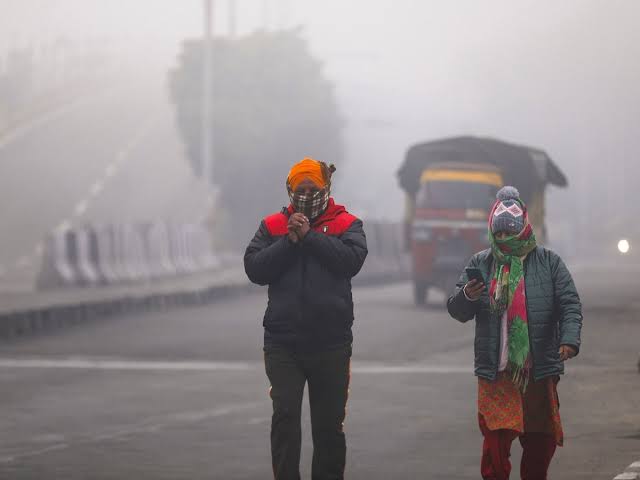 उत्तर भारत समेत कई राज्यों में आज से पड़ेगी कड़ाके की ठंड,बारिश और बर्फबारी की चेतावनी भी हुई जारी 1 1000457961