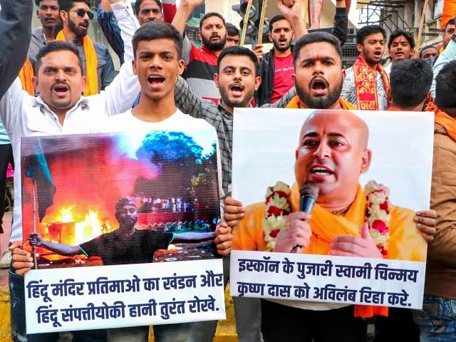 हिंदू संत चिन्मय कृष्ण दास की जमानत याचिका हुई खारिज 1 1000458013