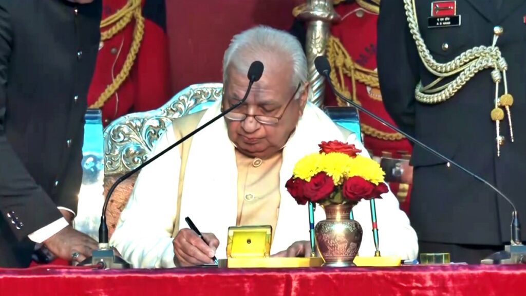 आरिफ मोहम्मद खान ने आज बिहार राजभवन में ली शपथ,सीएम नीतीश सहित सभी बड़े नेता रहे मौजूद 1 1000458101