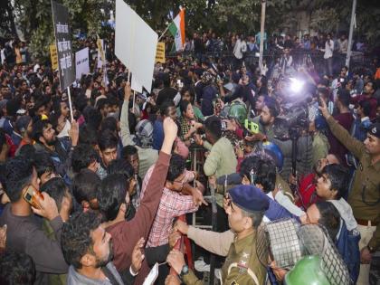 दोपहर 12 बजे के करीब छात्र संगठनों का शुरू होगा प्रदर्शन,मुख्यमंत्री आवास का करेंगे घेराव 1 1000459495