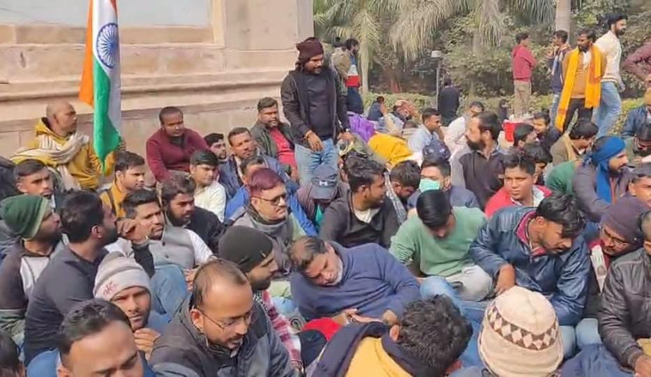नीतीश कुमार काम नहीं करना चाहते हैं वे केवल सत्ता में रहना चाहते हैं,अनशन पर बैठे प्रशांत किशोर ने दिया बड़ा बयान 1 1000459617