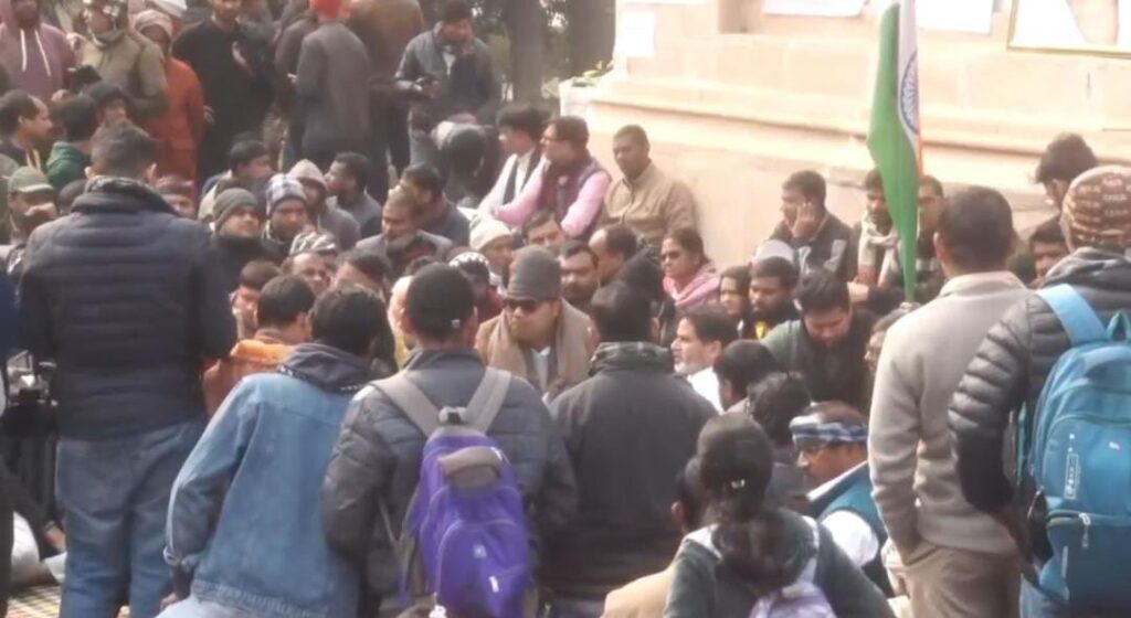 जो व्यक्ति 20 साल से न सुनने का आदी है वह चार दिन में समर्पण नहीं करेगा,प्रशांत किशोर ने नीतीश कुमार पर बोला हमला 1 1000460474