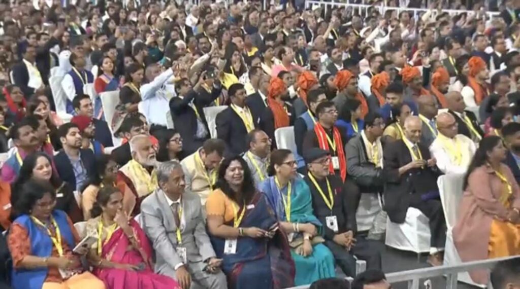 दुनिया को ये पता है कि भविष्य युद्ध में नहीं बुद्ध में है,18वें प्रवासी भारतीय सम्मेलन में बोले पीएम मोदी 1 1000461880