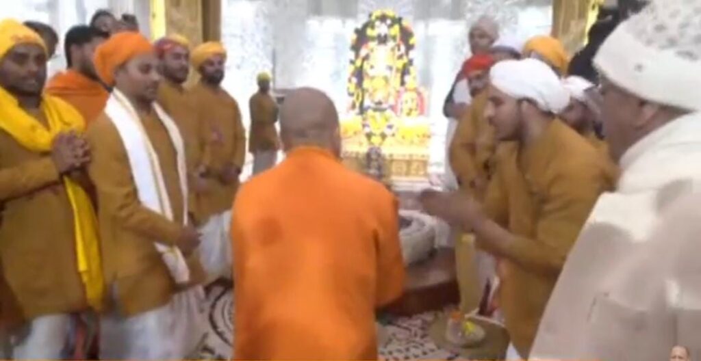 एक बार संगम में डुबकी जरूर लगाएं,सीएम योगी ने लोगों से संगम जाने का किया आह्वान 1 1000462807
