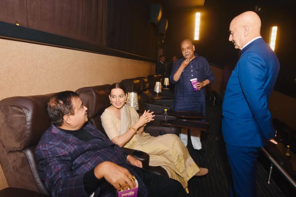 कंगना रनौत की फिल्म 'इमरजेंसी' देखने पहुंचे नितिन गडकरी,अनुपम खेर के साथ कंगना भी रही मौजूद 1 1000463028
