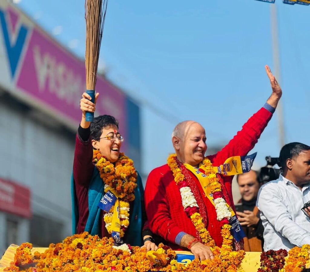 सीएम आतिशी ने कालकाजी विधानसभा क्षेत्र से दाखिल की अपना नामांकन,बीते दिन किया था लंबी रोड शो 1 1000464031