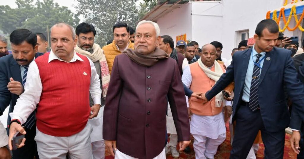 चिराग पासवान के यहां आयोजित भोज में बगैर कुछ खाए ही वापस लौट गए सीएम नीतीश,राजनीति हुई तेज 1 1000464062