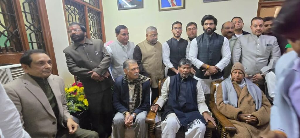 NDA को झटका देंगे पशुपति पारस,महागठबंधन में होने जा रहे हैं शामिल!लालू यादव ने दिया बड़ा बयान 1 1000464416