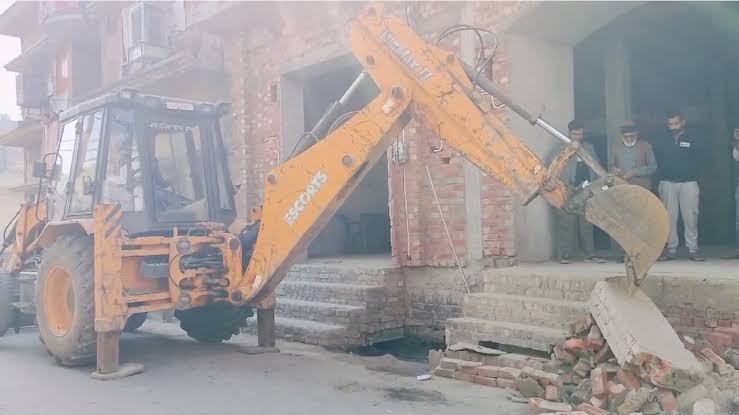 संभल में प्रशासन ने लिया बड़ा एक्शन,123 मकानों और दुकानों को तोड़ने का जारी किया नोटिस 1 1000464665