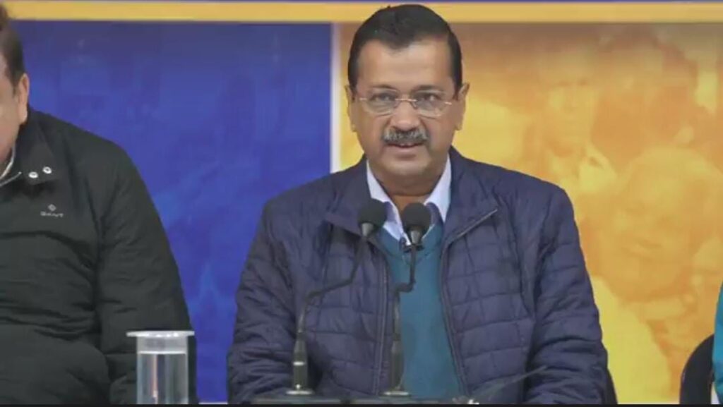 सैफ अली खान के ऊपर हुई हमले को लेकर केजरीवाल ने लगा दिया केंद्र सरकार पर आरोप,कह दी बड़ी बात 1 1000464774
