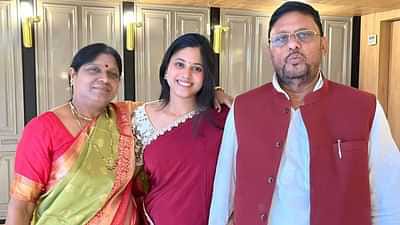 शादी के बंधन में जल्द बंधेंगे सांसद प्रिया सरोज और क्रिकेटर रिंकू सिंह,दोनों कर रहे हैं लव मैरेज शादी! 1 1000465417