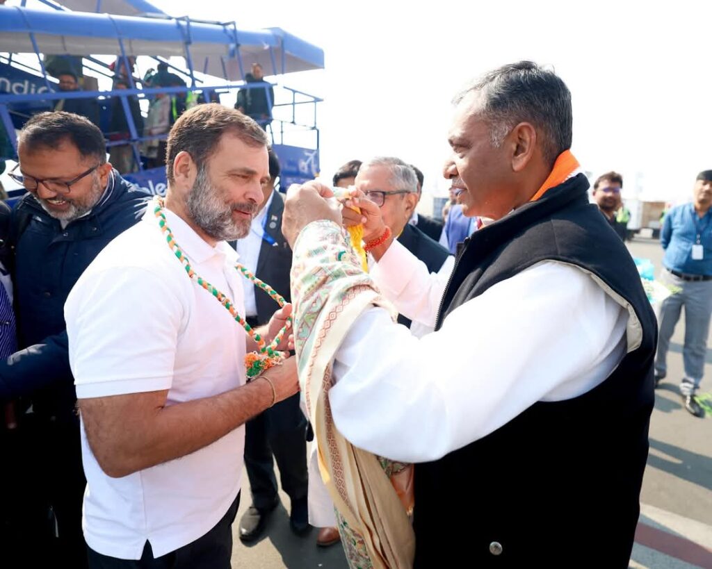 पटना पहुंचे राहुल गांधी,थोड़ी देर के लिए तेजस्वी से किया मुलाकात 1 1000465507