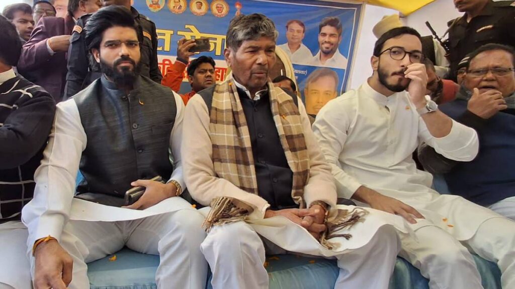 नीतीश कुमार की परेशानी को बढ़ाने में जुटे पशुपति पारस,पासवान समाज को एकजुट कर नीतीश के खिलाफ लगवाएंगे नारा! 1 1000467229
