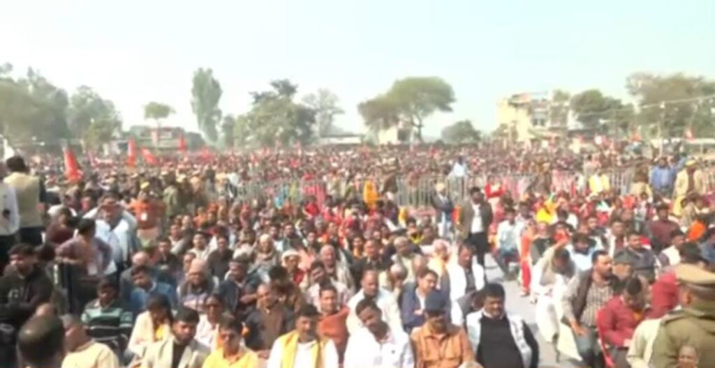 आज बिना भेदभाव के पूरा भारत संगम में डुबकी लगा रहा है,चुनावी सभा को संबोधित करते हुए बोले सीएम योगी 1 1000468100