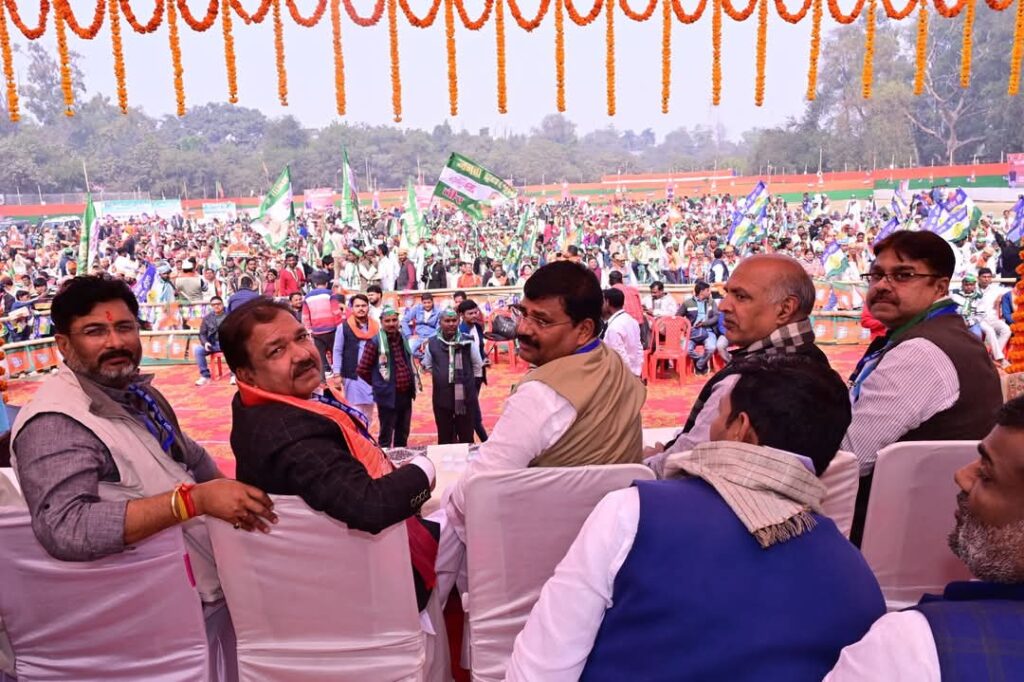 एक मंच से एकजुटता दिखाने में जुटी NDA,महागठबंधन की बढ़ी परेशानी! 1 1000470005