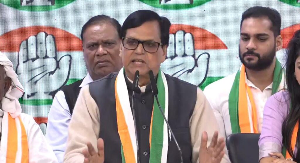 दशरथ मांझी के बेटे भगीरथ मांझी ने थामा कांग्रेस का हाथ,नीतीश के नेता भी अब राहुल के हाथ को करेंगे मजबूत 1 1000470096
