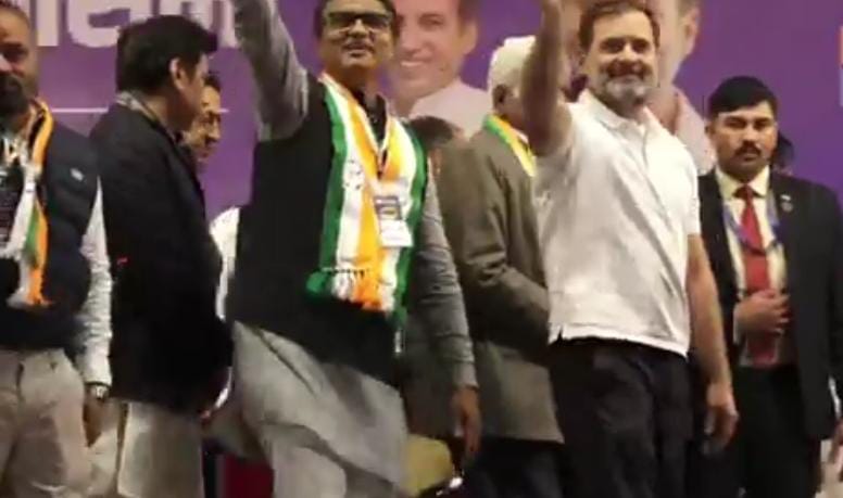 केजरीवाल पर राहुल गांधी ने किया हमला,कहा-छोटी कार में आए थे लेकिन अब रहते हैं शीशमहल में… 1 1000470200