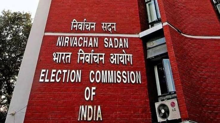 चुनाव आयोग के नोटिस पर आज रात 8 बजे तक केजरीवाल को देना होगा सबूत,मुश्किल में फंसे अरविंद 1 1000470373