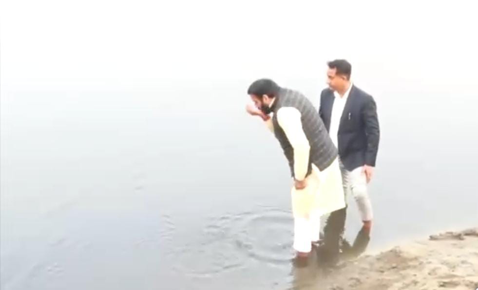 केजरीवाल ने चुनाव आयोग में दाखिल किया जवाब,बढ़ सकती है मुश्किलें 1 1000470512