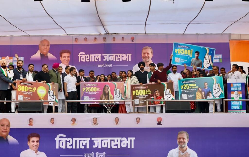 दिल्ली के लोगों को गंदा पानी पिलाते हो,केजरीवाल पर भड़के राहुल गांधी 1 1000470899