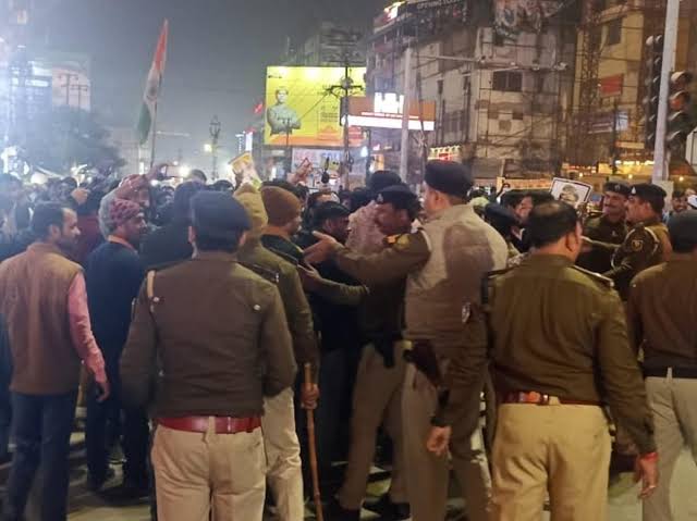 कल पटना की सड़कों पर प्रदर्शन कर रहे 350 BPSC अभ्यर्थियों पर गिरी गाज,प्रशासन ने उठाई बड़ी कदम 1 1000470962