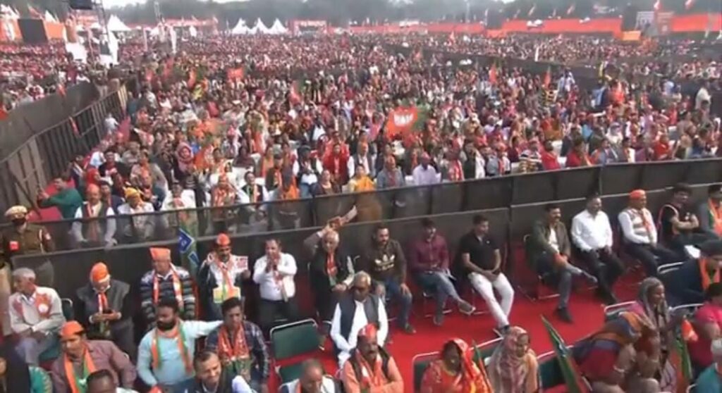 सोनिया गांधी के बयान पर पीएम मोदी ने किया पलटवार,कांग्रेस के शाही परिवार ने राष्ट्रपति का अपमान किया है.. 1 1000471167