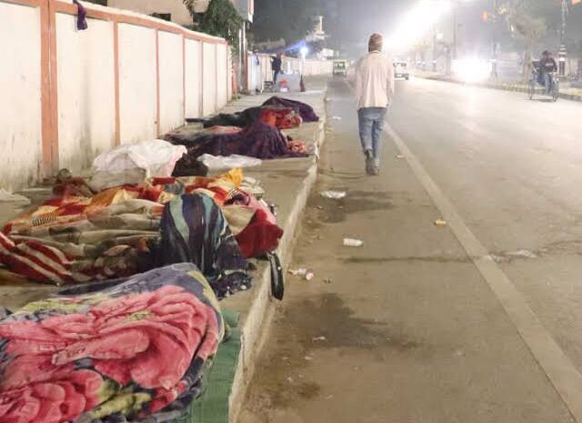  आज से चलेगी पुरवा हवाएं,सड़कों पर जीवन यापन करने वालों के लिए आफत बनी ठंड