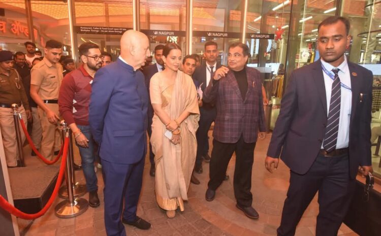  कंगना रनौत की फिल्म ‘इमरजेंसी’ देखने पहुंचे नितिन गडकरी,अनुपम खेर के साथ कंगना भी रही मौजूद