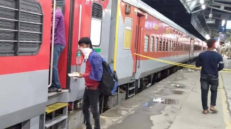  भारतीय रेलवे ने रेल टिकटों को लेकर यात्रियों से की बड़ी अपील,जान लीजिए बड़े काम की है ये खबर!