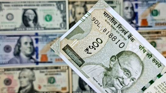  डॉलर के मुकाबले में रुपया पहुंचा रिकॉर्ड लो पर,लगातार आ रही है गिरावट