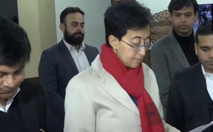  सीएम आतिशी ने कालकाजी विधानसभा क्षेत्र से दाखिल की अपना नामांकन,बीते दिन किया था लंबी रोड शो