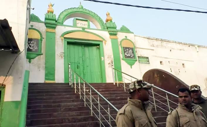  संभल में प्रशासन ने लिया बड़ा एक्शन,123 मकानों और दुकानों को तोड़ने का जारी किया नोटिस